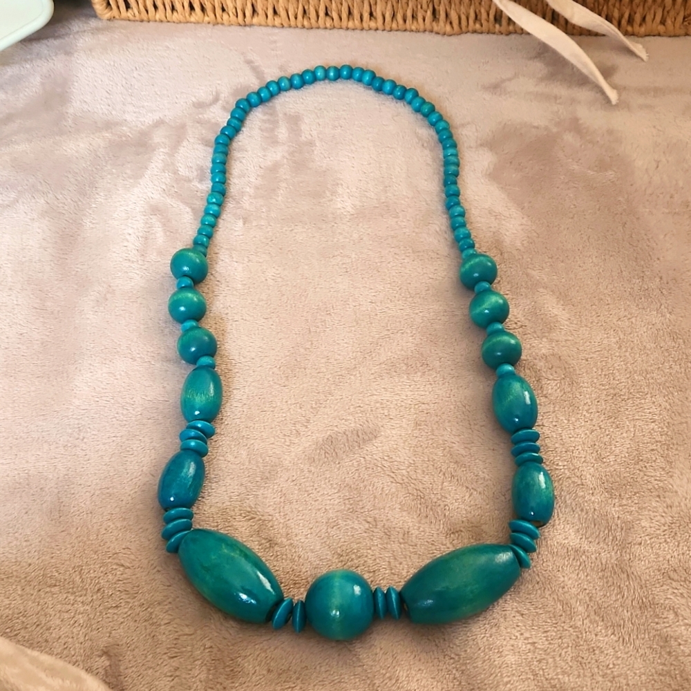 5/$12 Jewlery Teal Wood Bead Necklace